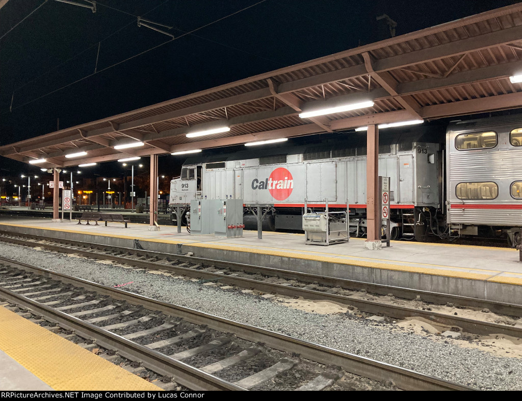 Caltrain 913